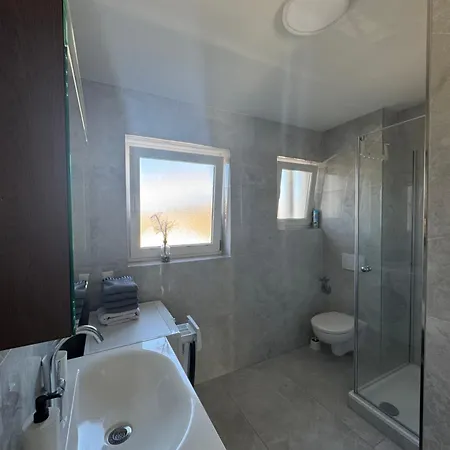 Mit Ausblick דירה *